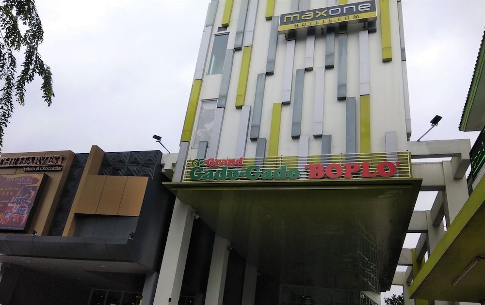undefined MaxOneHotels.com at Kramat 2
