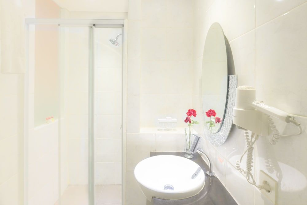 J Hotel Bandara Soekarno Hatta Deluxe Room 7