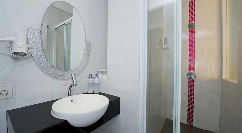 J Hotel Bandara Soekarno Hatta Premier Room 5