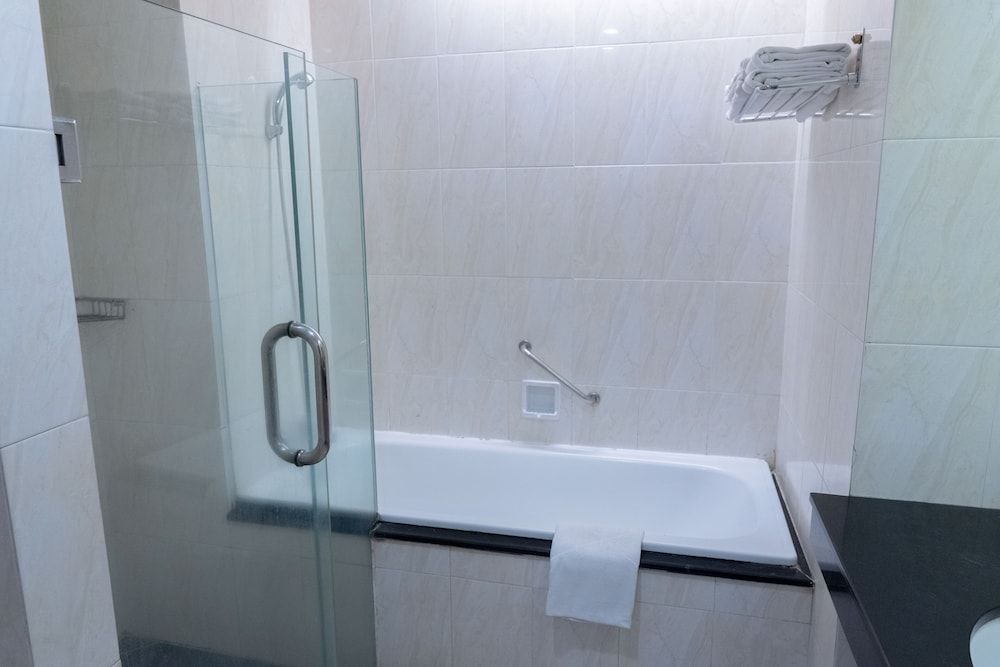 Green Valley Resort Deluxe Room 6