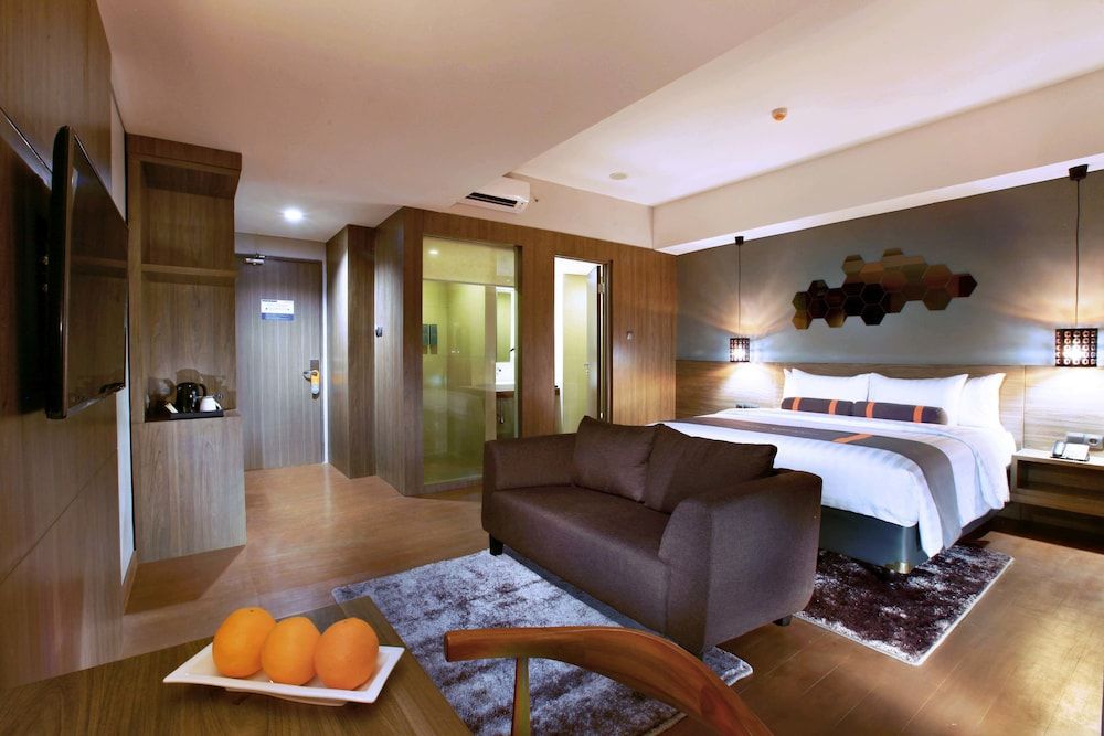 Harper Purwakarta by ASTON Suite 3