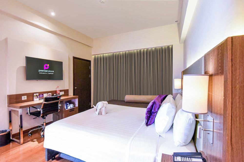 Premier Place Surabaya Airport Queen Premier, Large Room, Pool Access