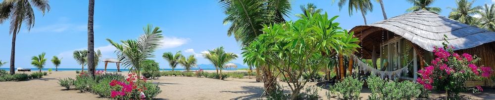 Coconut Garden Beach Resort Panoramic Bungalow, Oceanfront 6