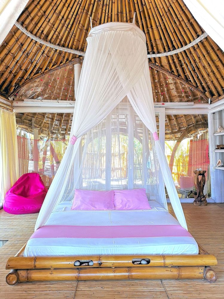 Coconut Garden Beach Resort Panoramic Bungalow, Oceanfront 2