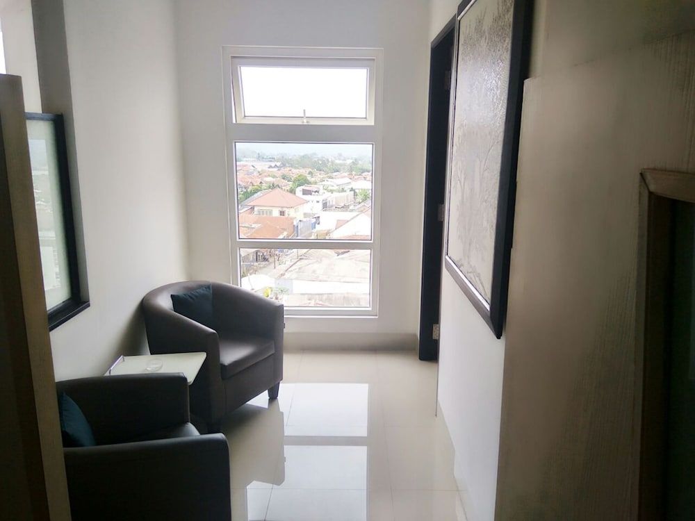 Sparks Odeon Sukabumi - Artotel Curated Deluxe Room 4