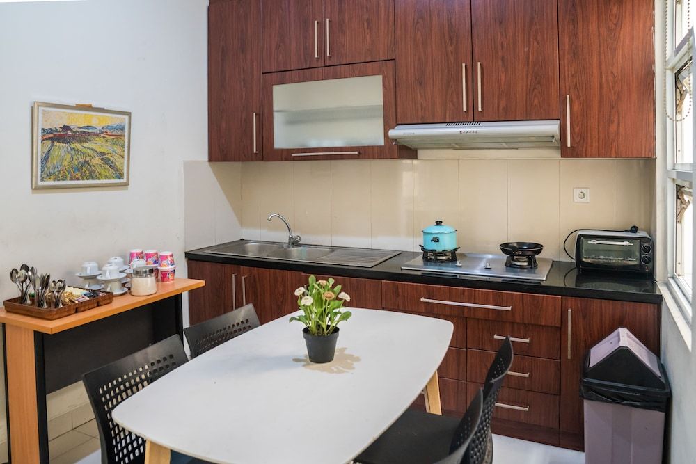 undefined LeGreen Suite Gatot Subroto 4