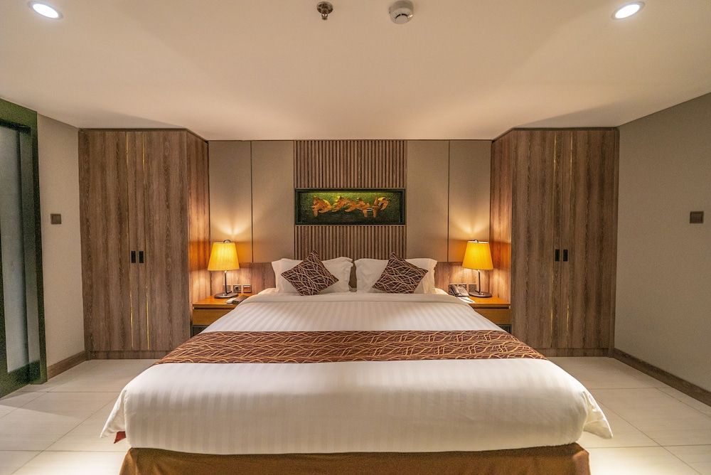 Executive Suite Room with Balcony