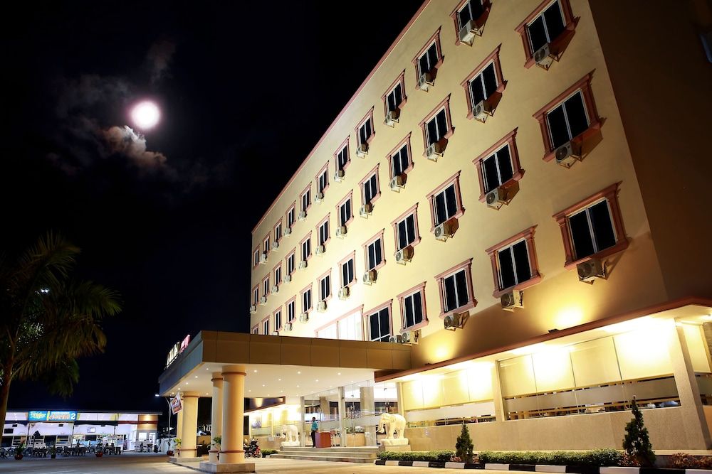 undefined Aviari Hotel 2