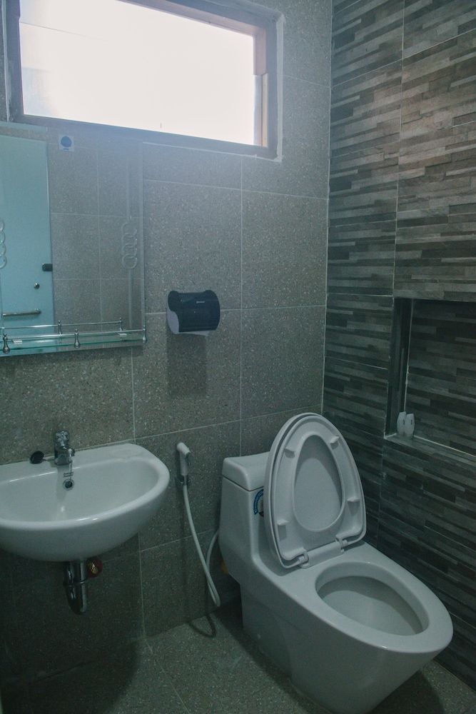 Freddies Santai Sumurtiga Beachfront Bungalow 5