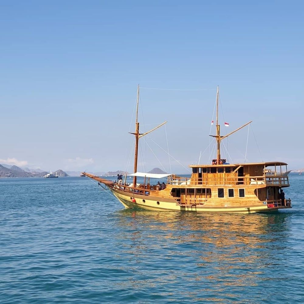 undefined Komodo Cruise Boat