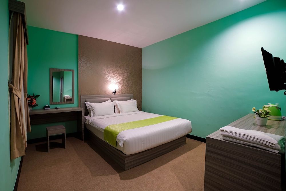 undefined Greenland Hotel Batam 2