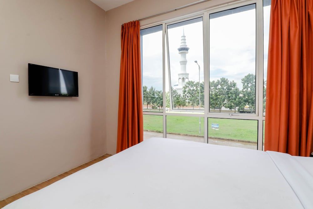 Blitz Hotel Batam Near Sultan Mahmud Ri'ayat Shah Mosque Deluxe Room 8