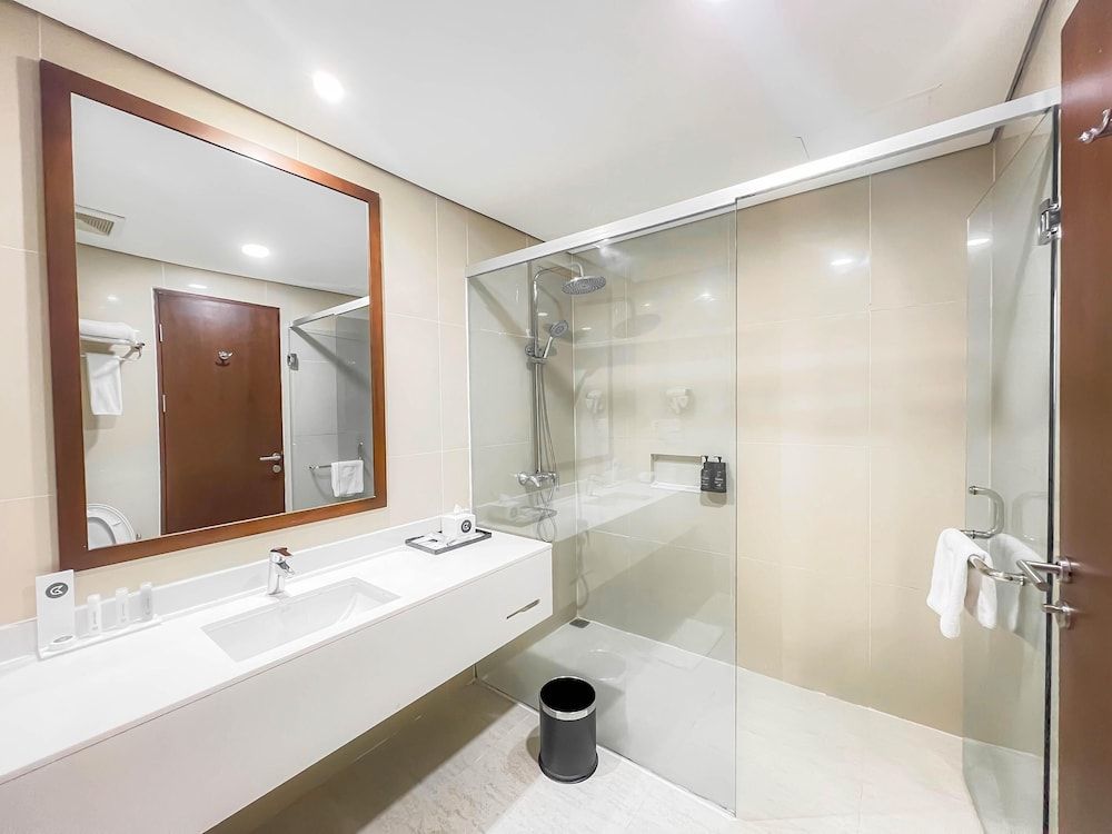 Golden Tulip Pontianak Deluxe Twin Room 6