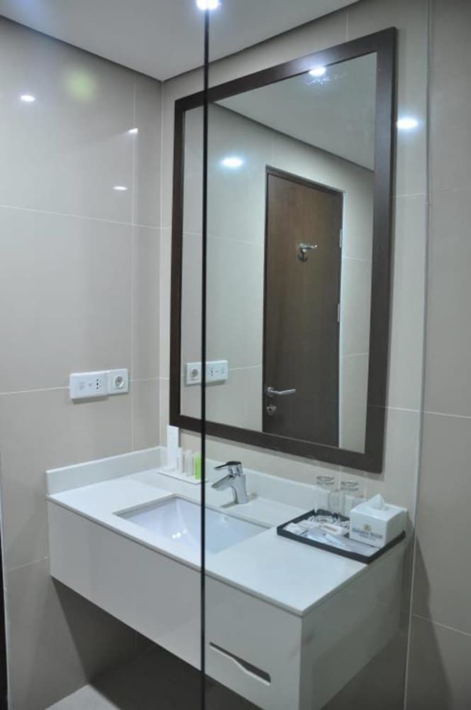 Golden Tulip Pontianak Deluxe Twin Room 3