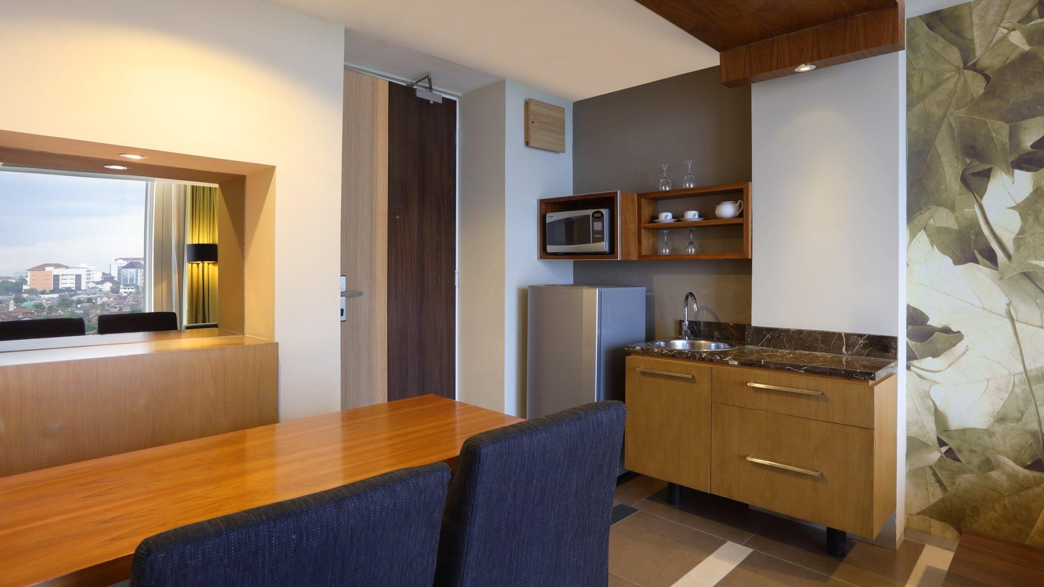 1 King Suite