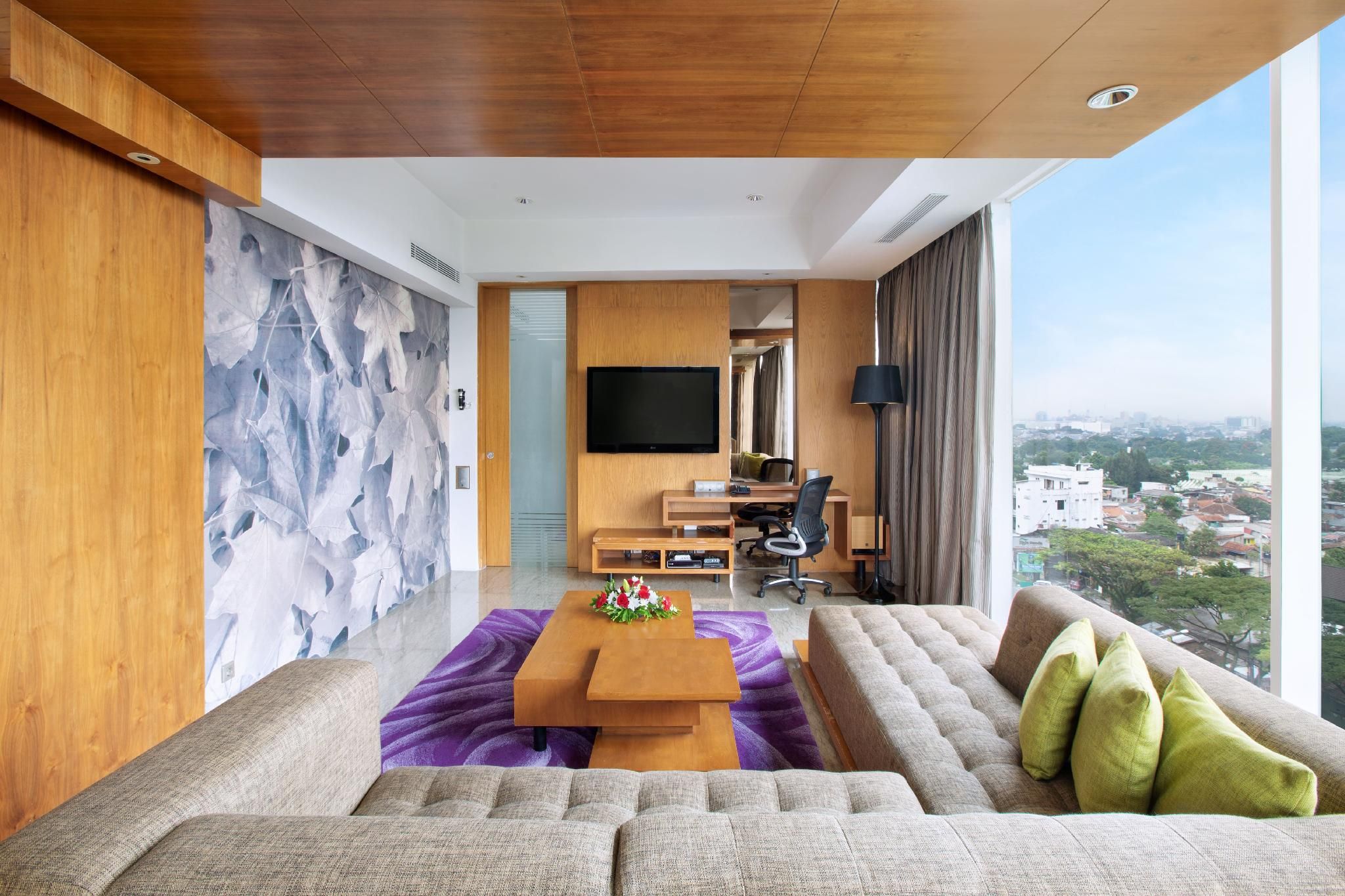 1 King Governor Suite
