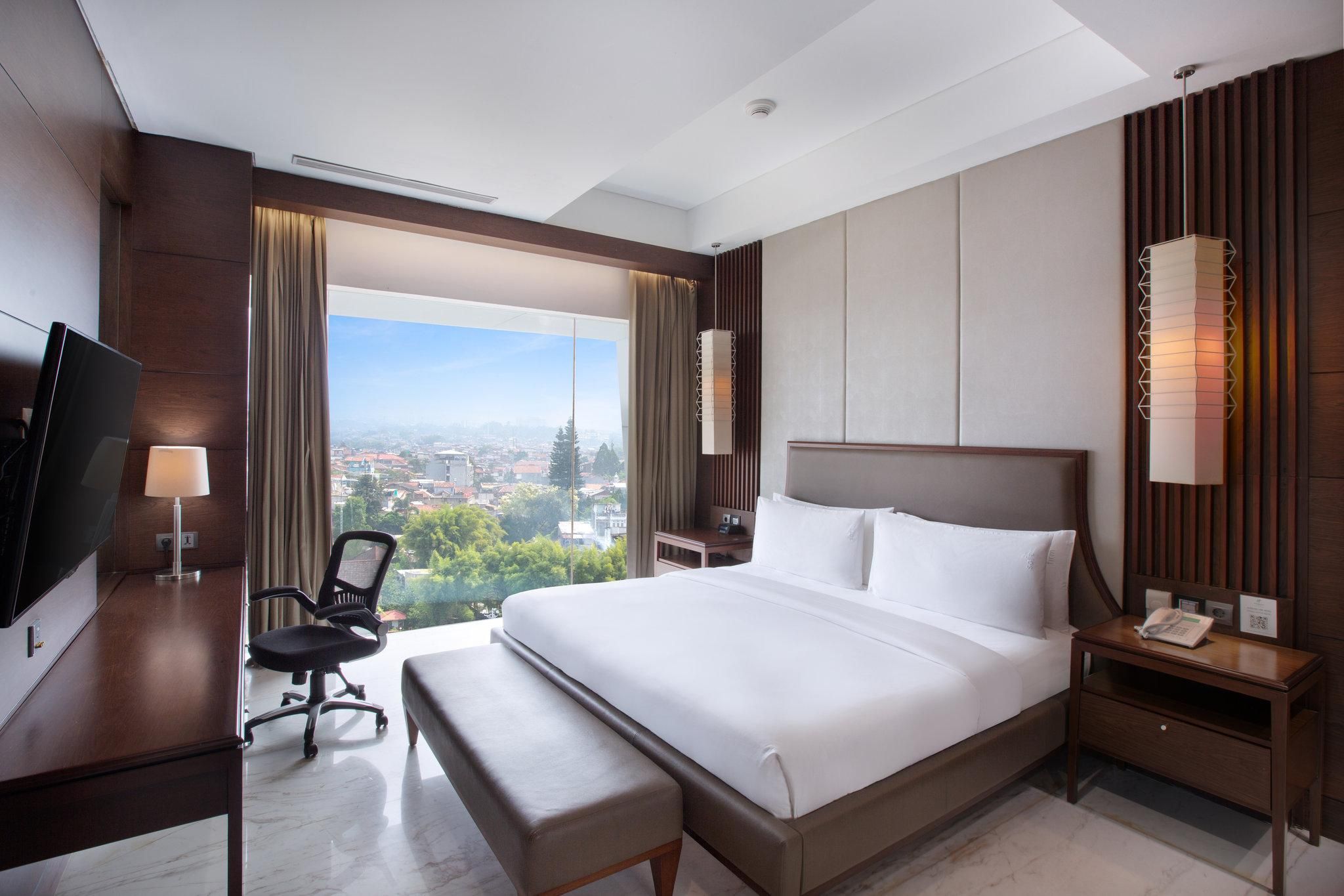 1 King Royal Suite