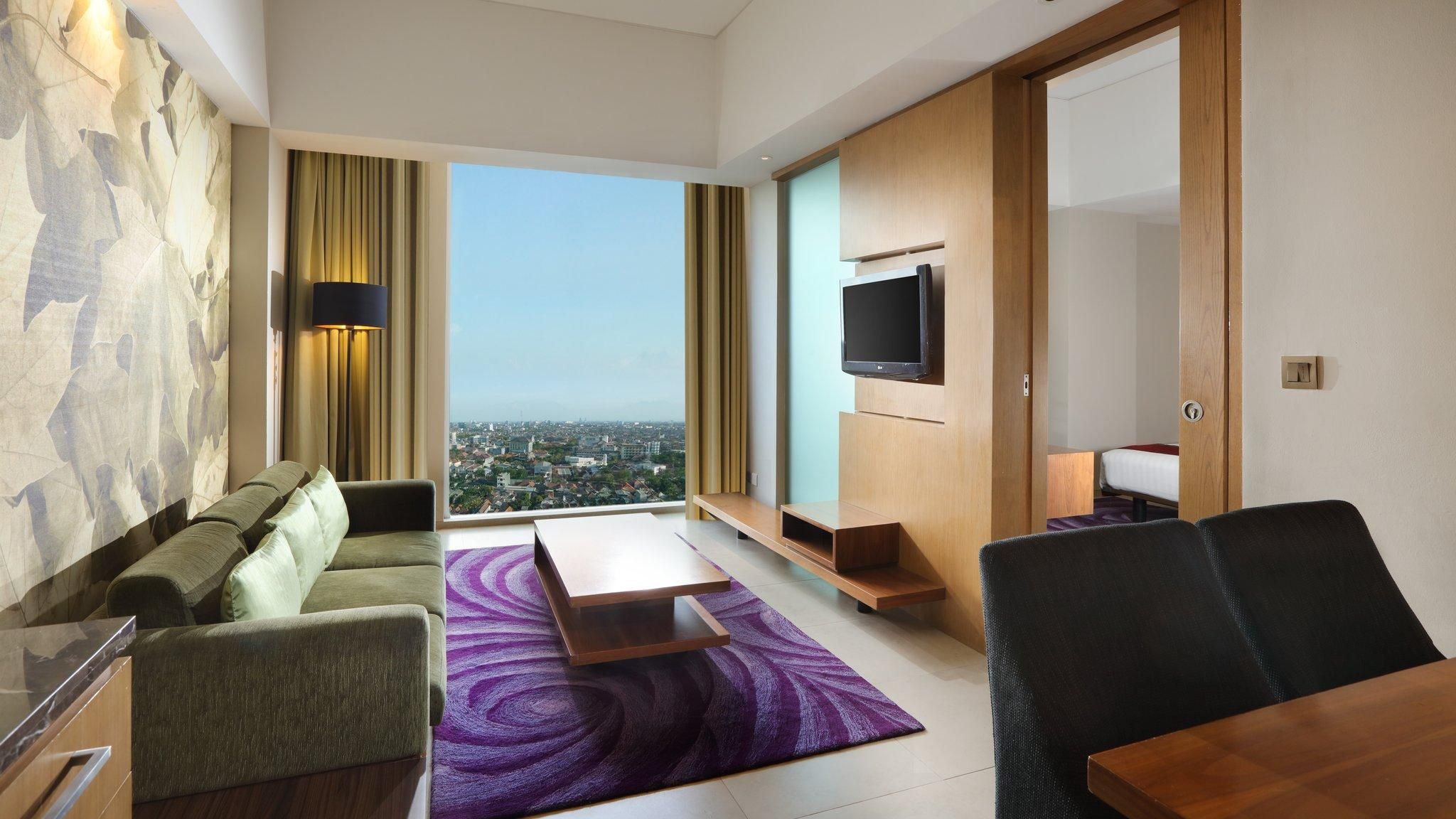 1 King Suite Smoking