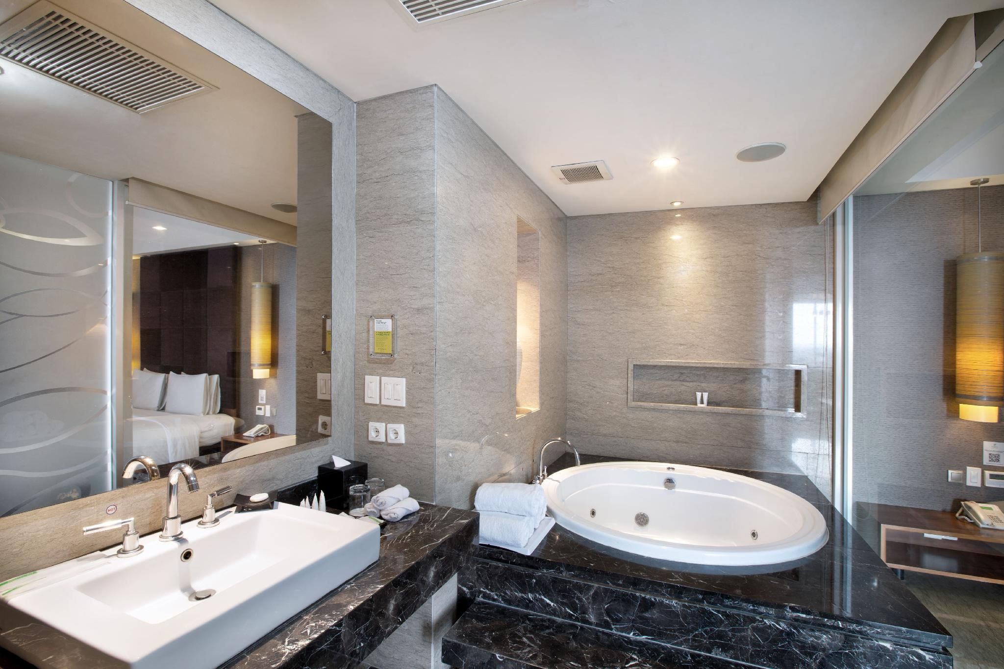1 King Governor Suite