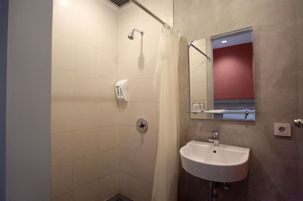 LeGreen Suite Supomo Green Room 7