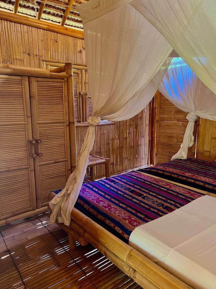 Rinjani Beach Eco Resort Backpackers Bungalow 3