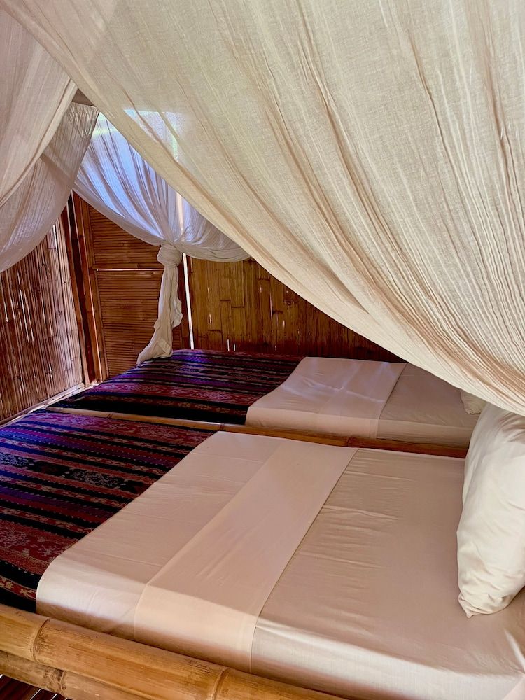 Rinjani Beach Eco Resort Backpackers Bungalow