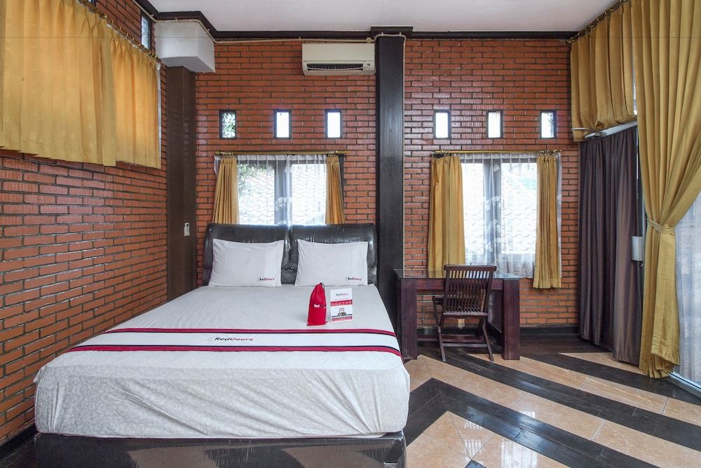 RedDoorz @ Cilandak Timur Double Room 8