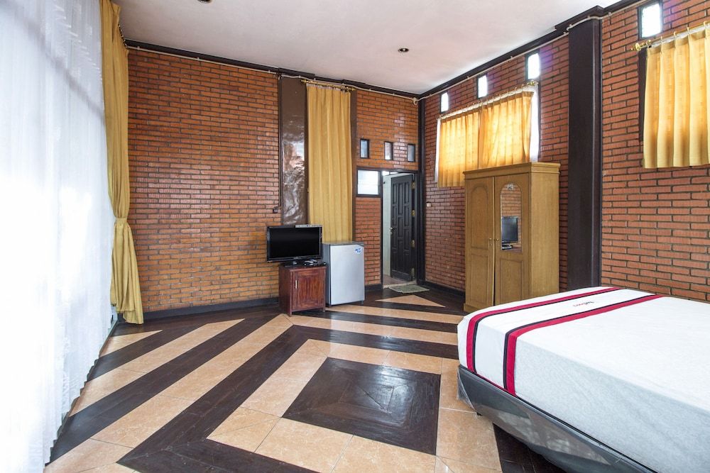 RedDoorz @ Cilandak Timur Double Room 4