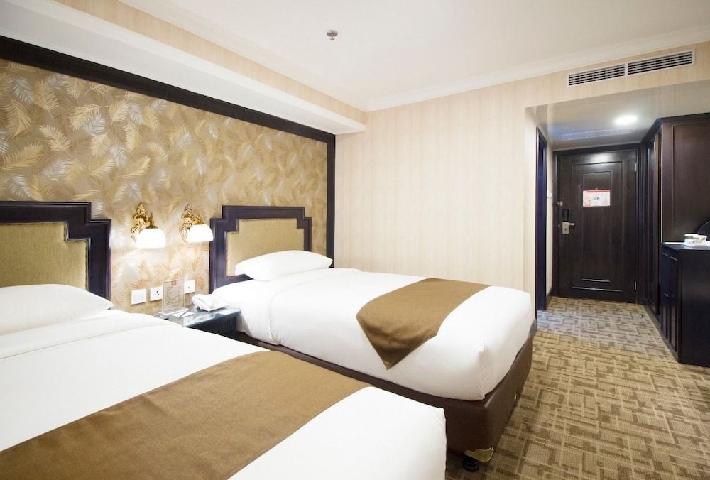 Golden Boutique Hotel Melawai Deluxe Suite Double or Twin Room No Window 3
