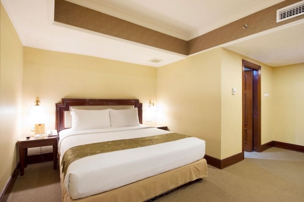 Golden Boutique Hotel Melawai Deluxe Room No Window 2