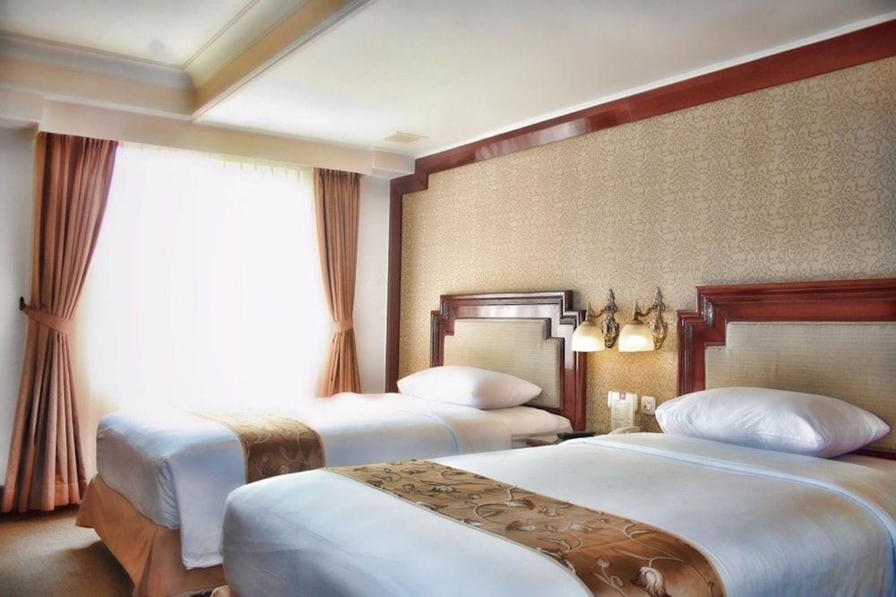 Executive Room, Smoking