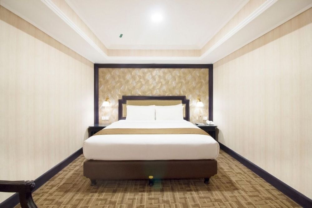 Golden Boutique Hotel Melawai Deluxe Suite Double or Twin Room No Window 2