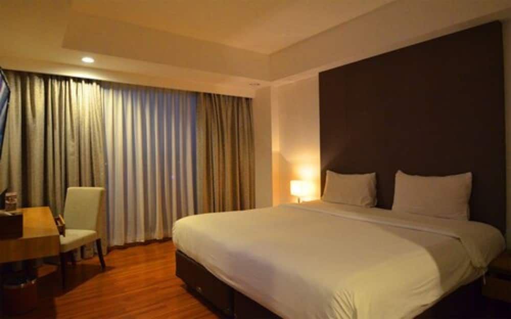 Arch Hotel