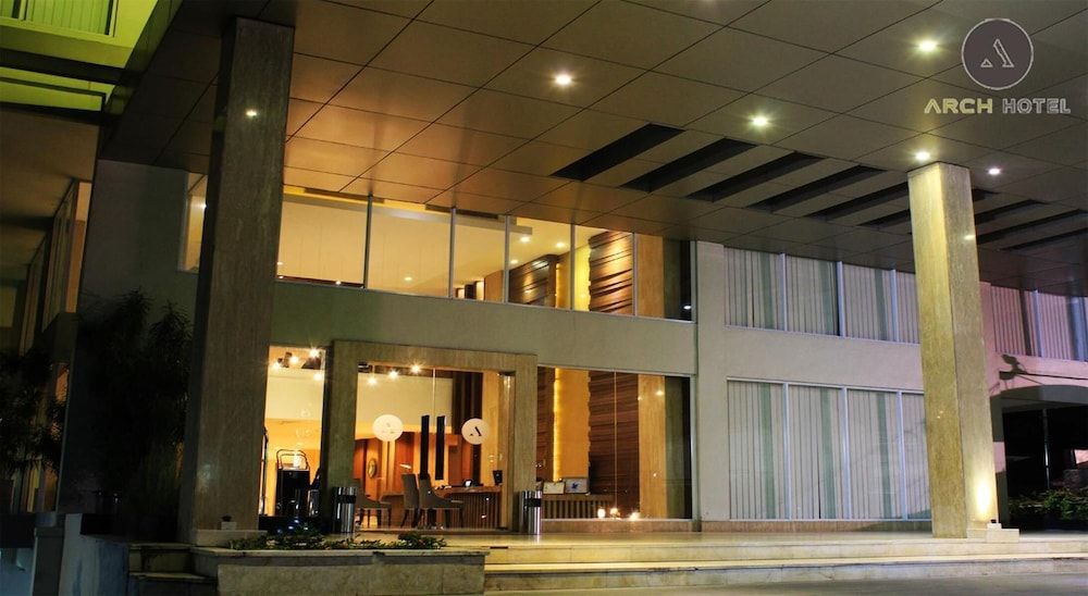 Arch Hotel