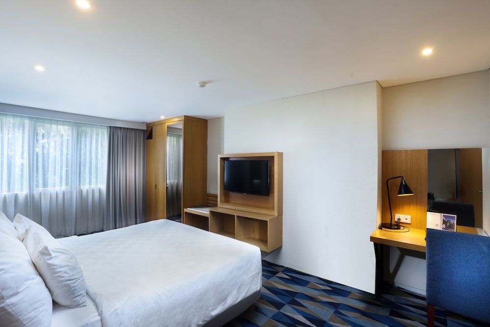 Family Room, 2 Bedrooms