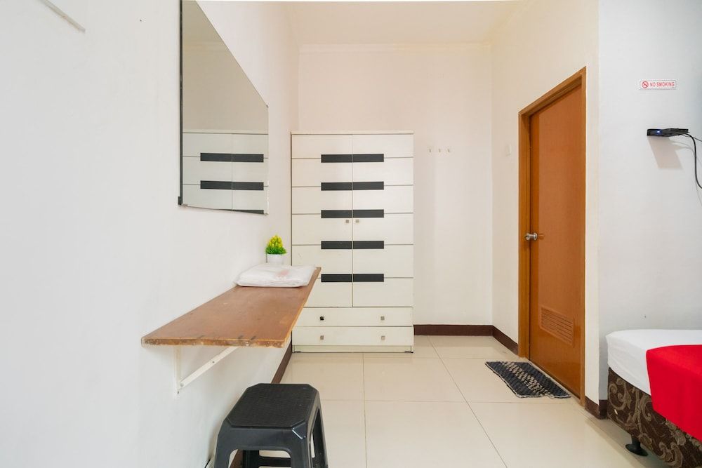 RedDoorz @ Tondano Benhil Double Room, 1 Double Bed 9