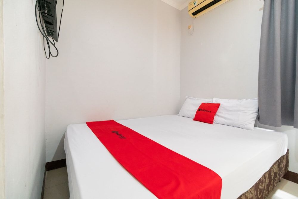 RedDoorz @ Tondano Benhil Double Room, 1 Double Bed 11