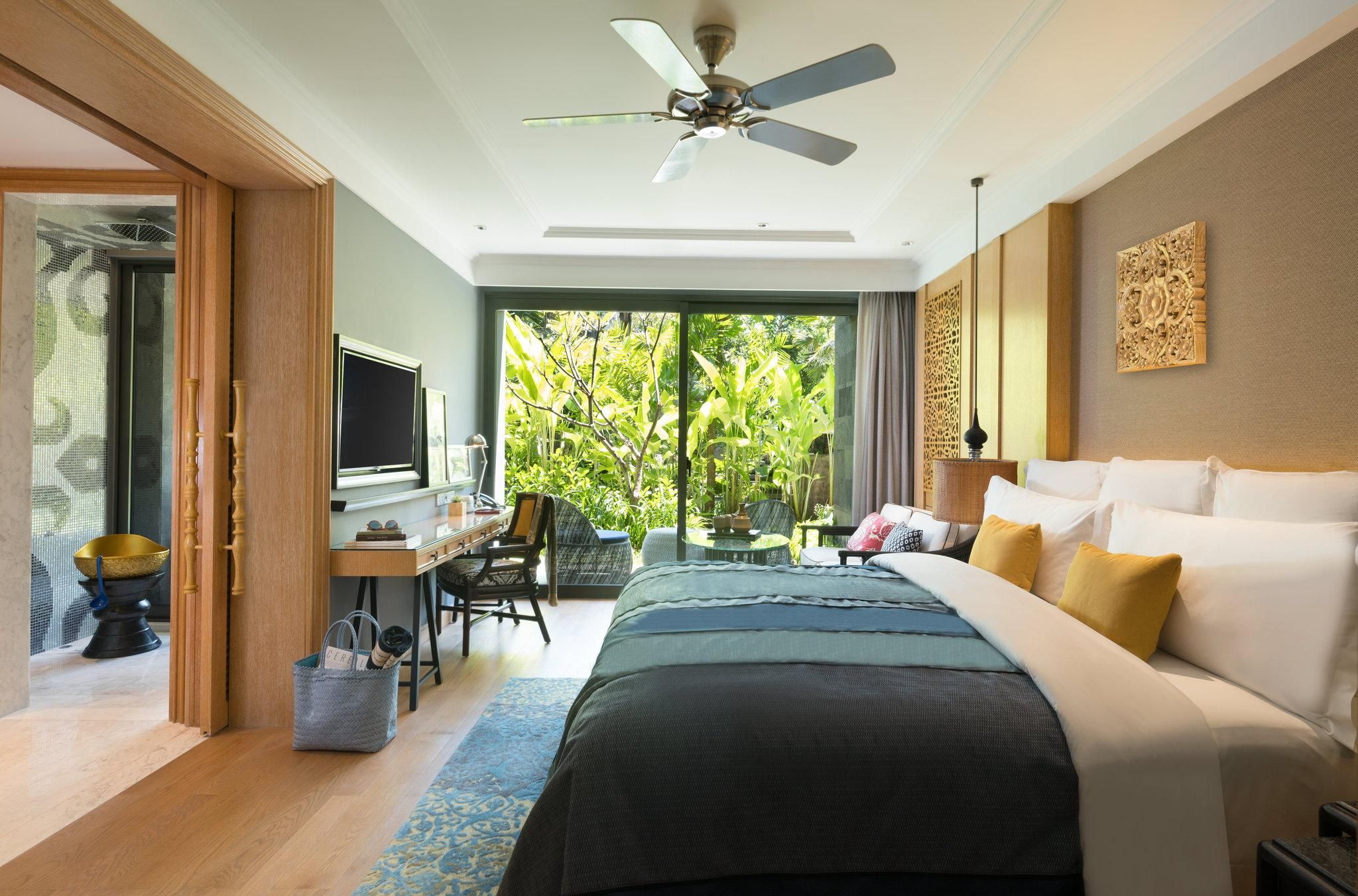 1 King Bed Standard Courtyard Access