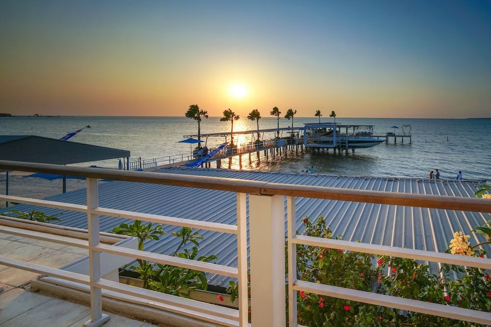 Ocean View Residence - Hotel Jepara Deluxe Room 11