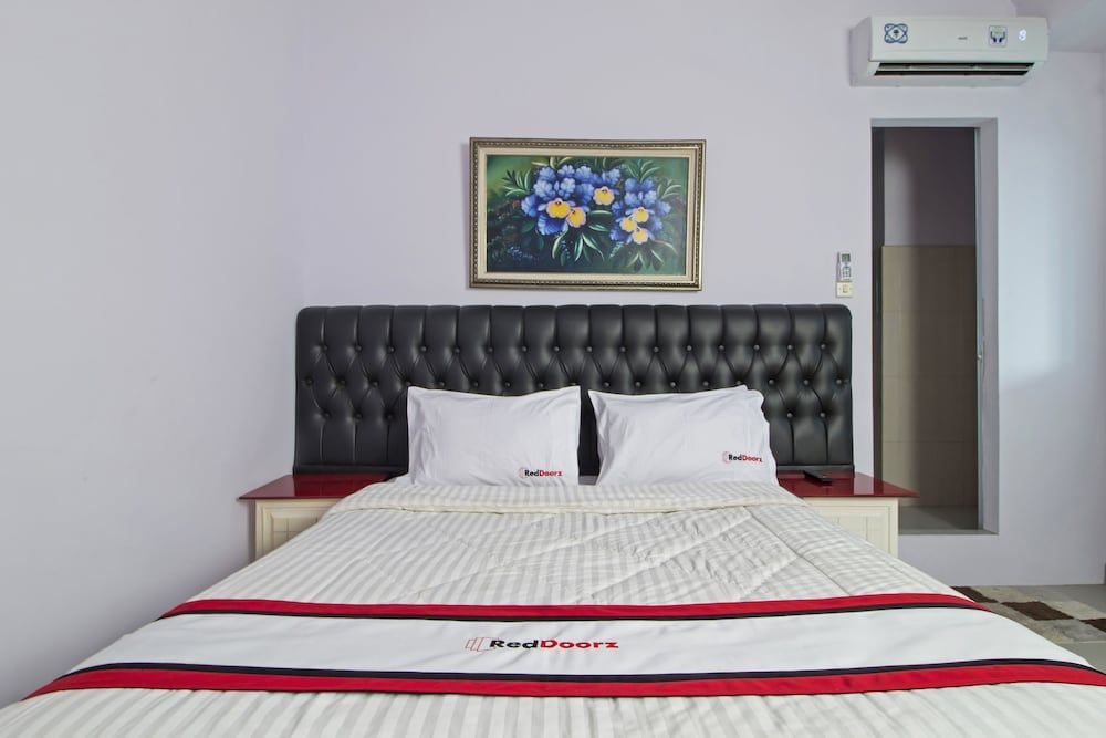 RedDoorz Plus @ Guntur Raya Setiabudi Double Room 6