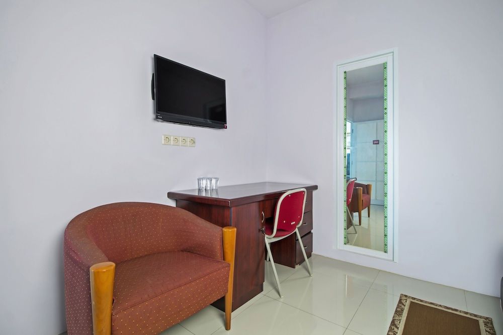 RedDoorz Plus @ Guntur Raya Setiabudi Double Room 13