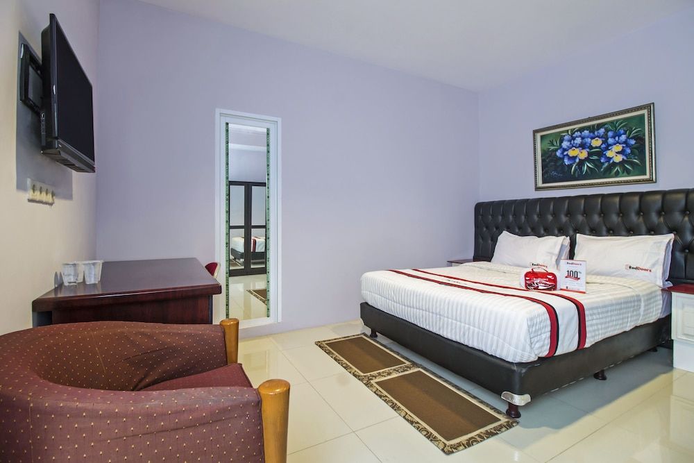 RedDoorz Plus @ Guntur Raya Setiabudi Double Room 8