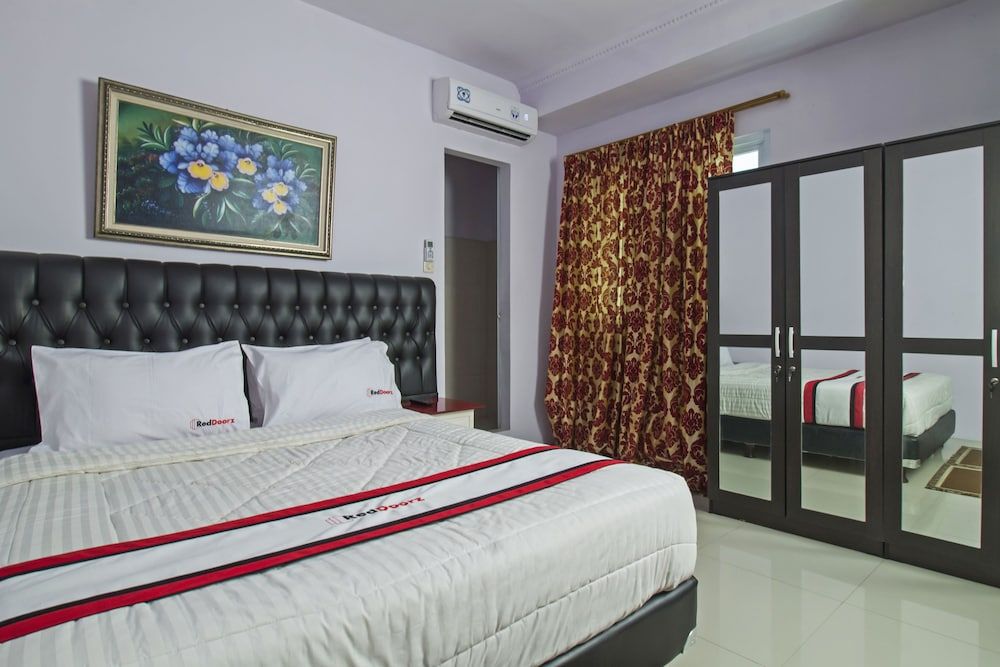 RedDoorz Plus @ Guntur Raya Setiabudi Double Room 5