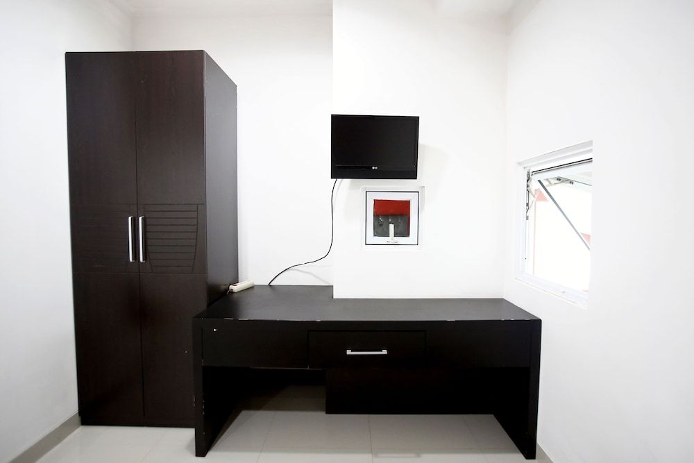 RedDoorz Plus @ Guntur Raya Setiabudi Double Room 17