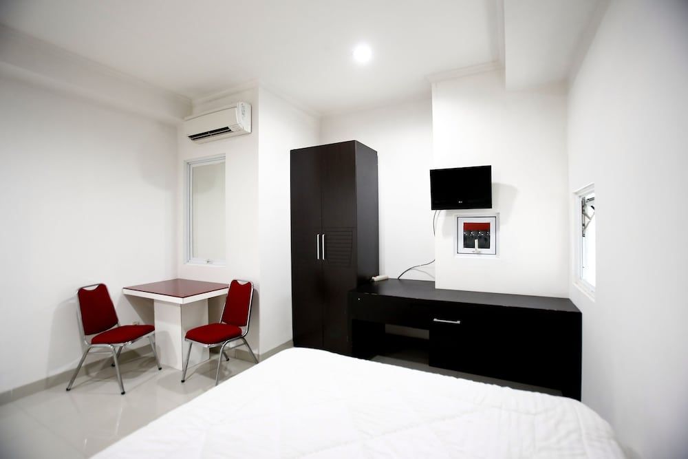 RedDoorz Plus @ Guntur Raya Setiabudi Double Room 15