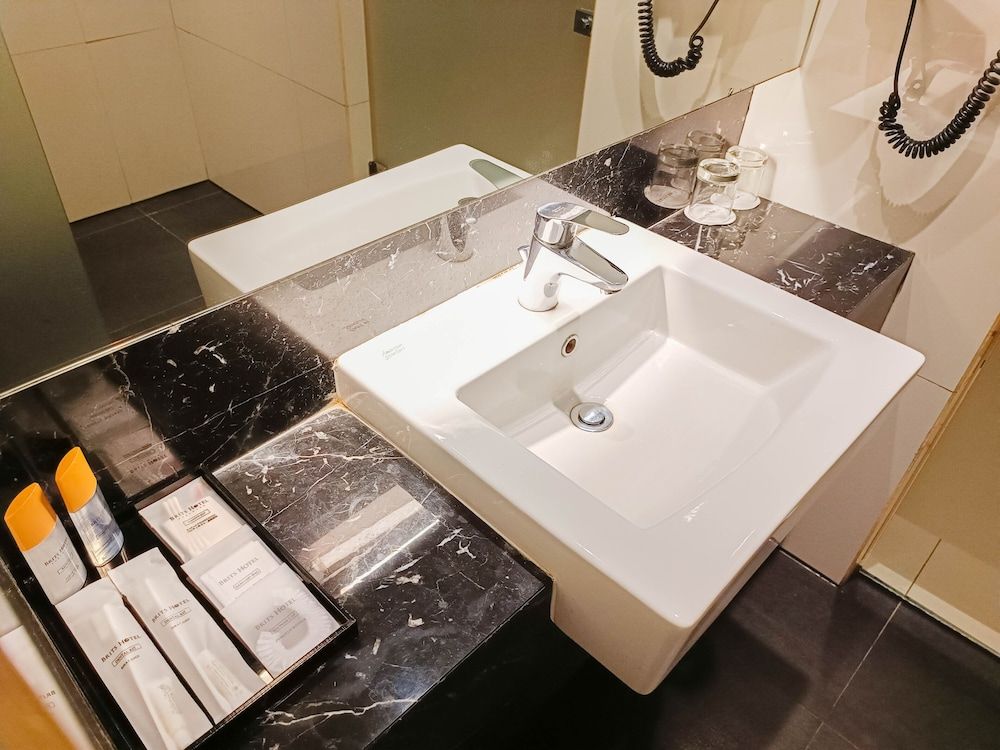 Brits Hotel Karawang Superior King Room 2