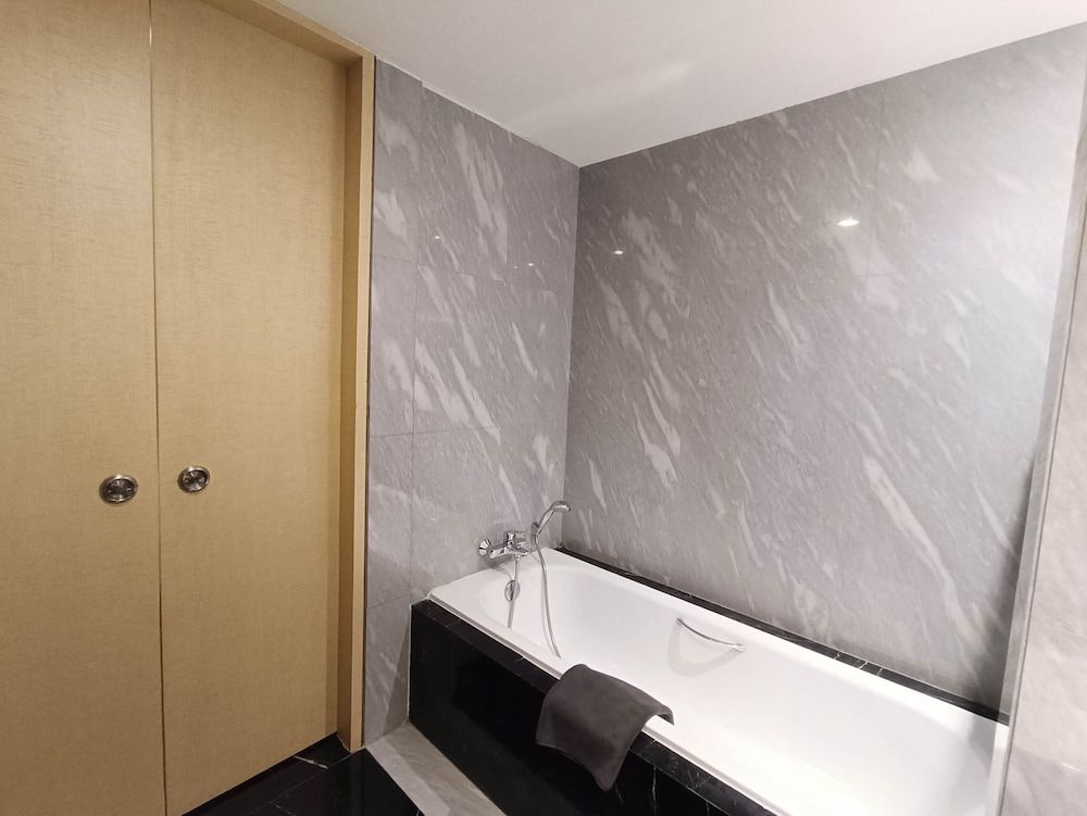 Brits Hotel Karawang Suite King Room 5