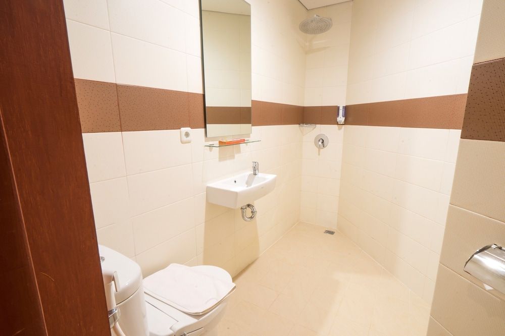 Front One Hotel Jayapura Deluxe Room, 1 Queen Bed 2