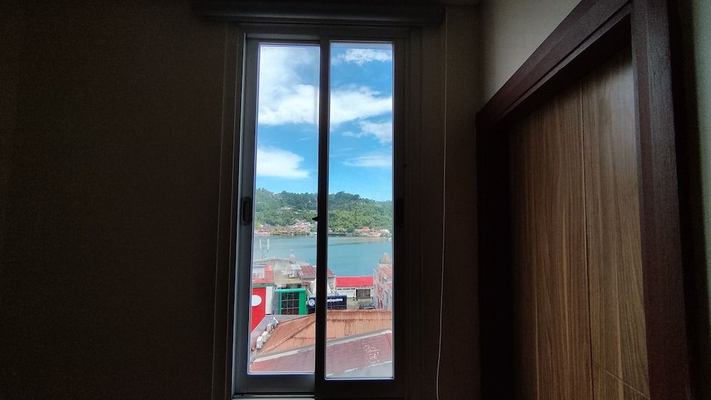 Front One Hotel Jayapura Superior Room 2