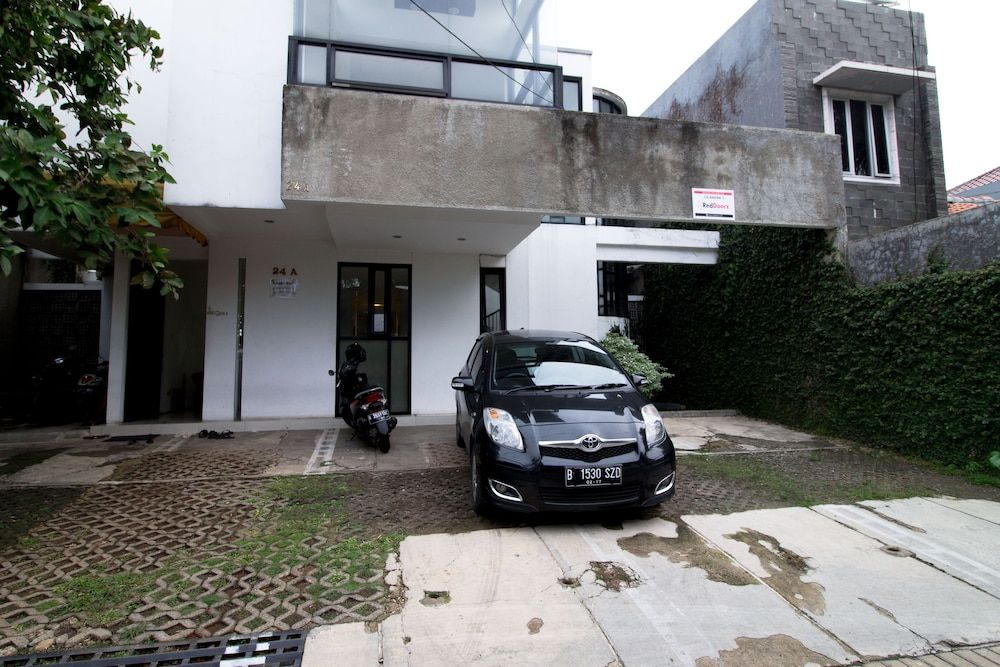 undefined RedDoorz @ Cilandak 3